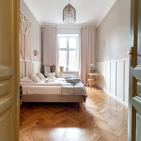 Modern Pilsudskiego Street * كراكوفيا