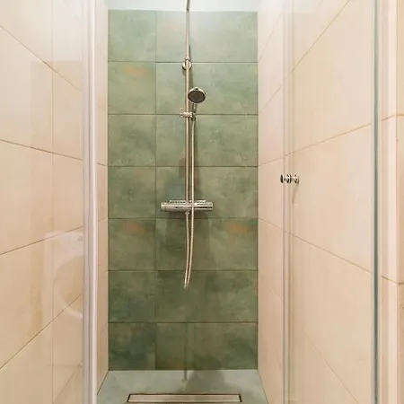 Modern Pilsudskiego Street كراكوفيا