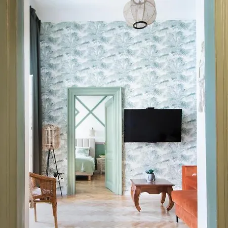 Modern Pilsudskiego Street كراكوفيا