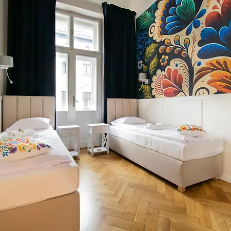 Modern Pilsudskiego Street كراكوفيا