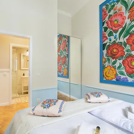 Modern Pilsudskiego Street كراكوفيا