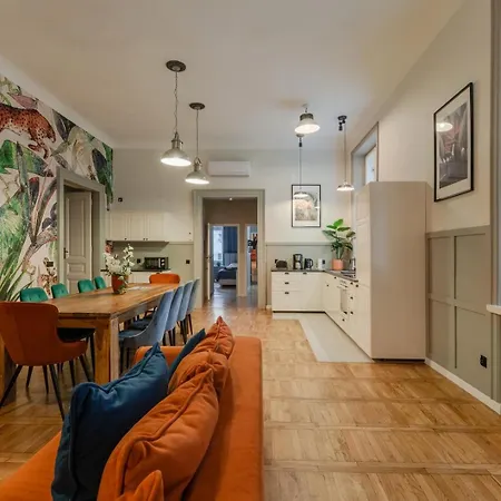 Modern Pilsudskiego Street Apartamento