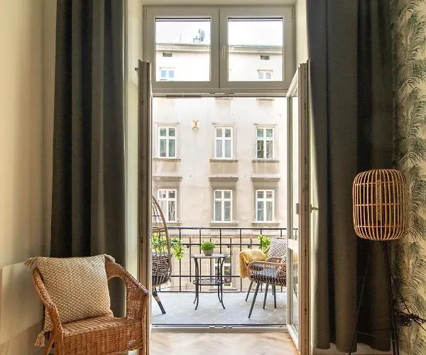 Modern Pilsudskiego Street * Kraków